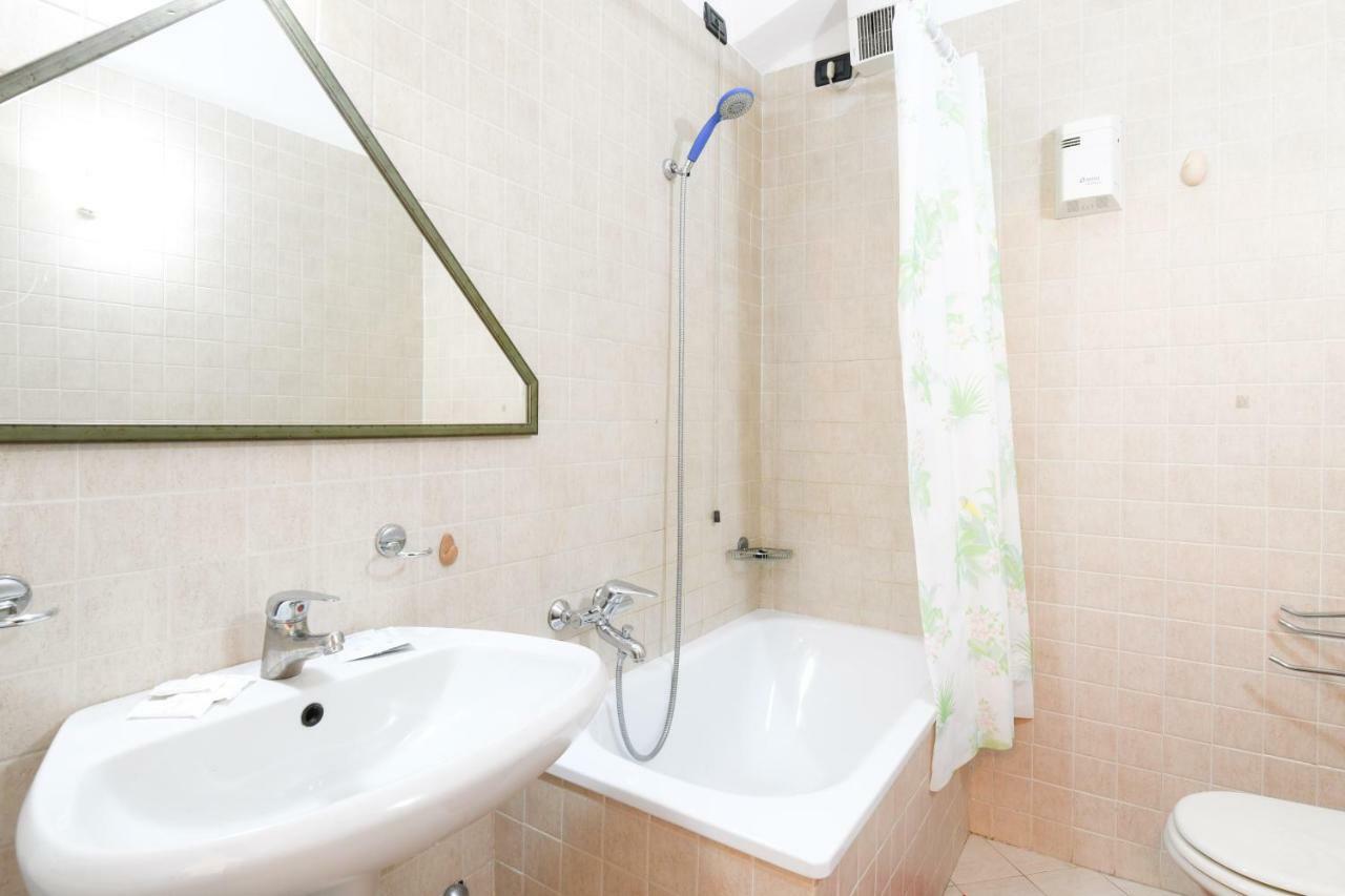 Sarno Apartments Caravaggio Huoneisto Sirmione