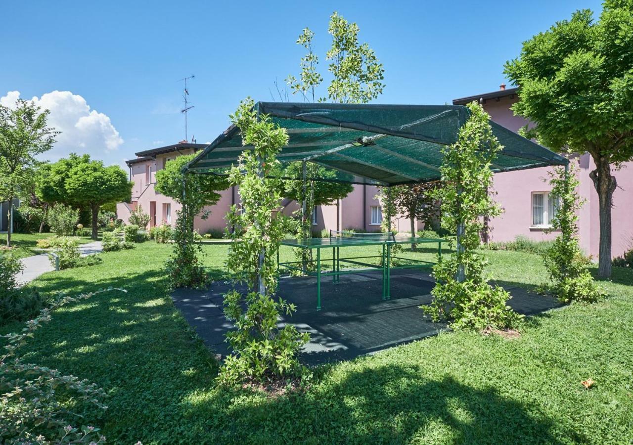 Villaggio Turistico Lugana Marina Aparthotel