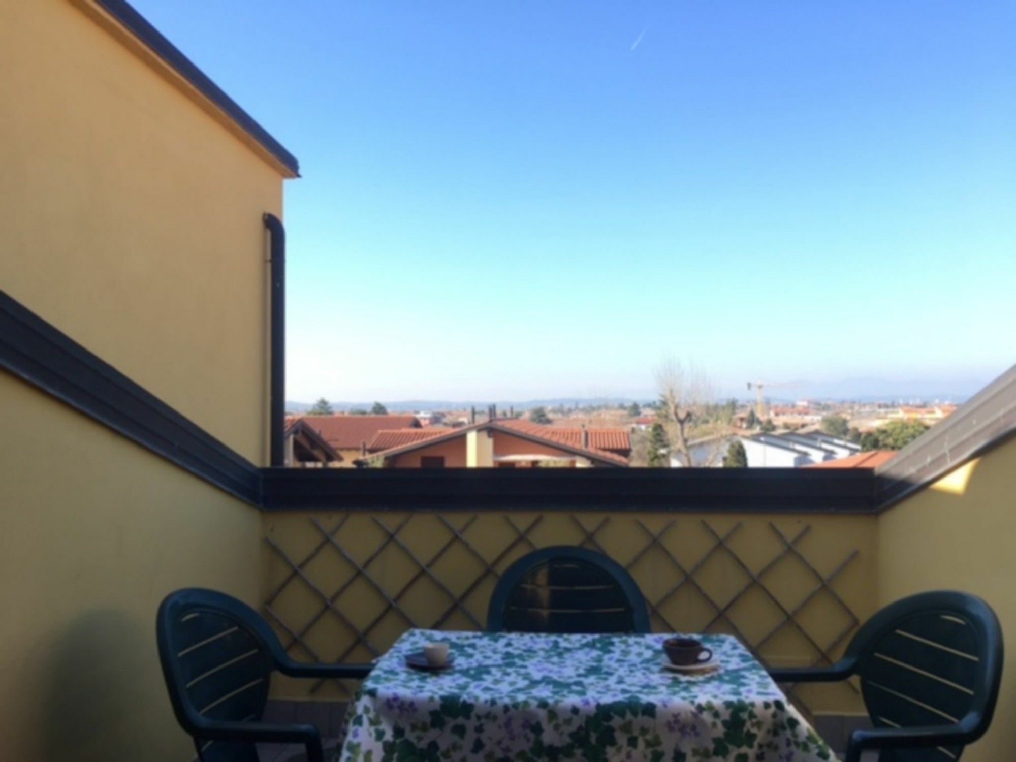 Sarno Apartments Caravaggio Huoneisto Sirmione