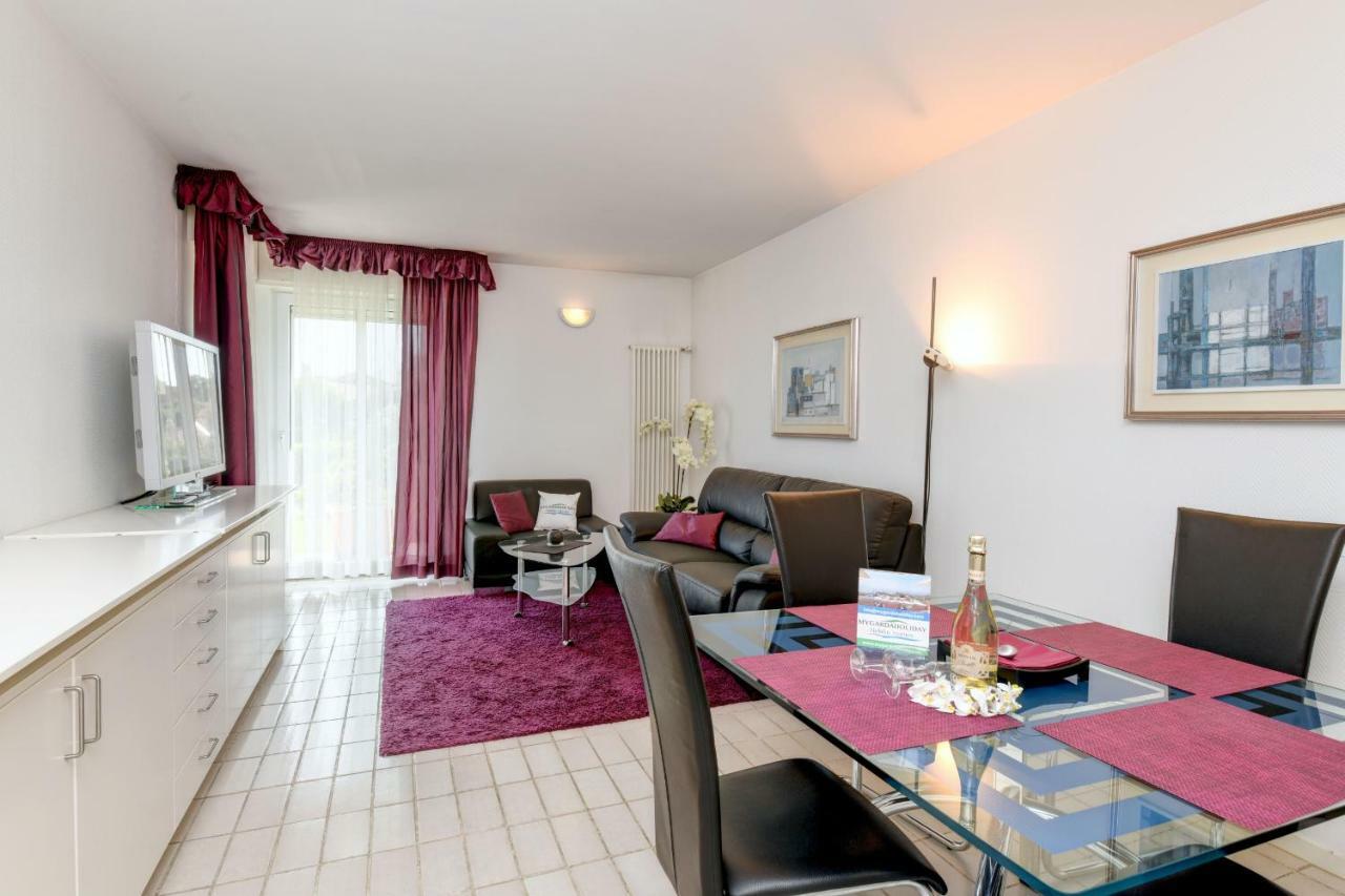 Costa D'oro Lake Apartment