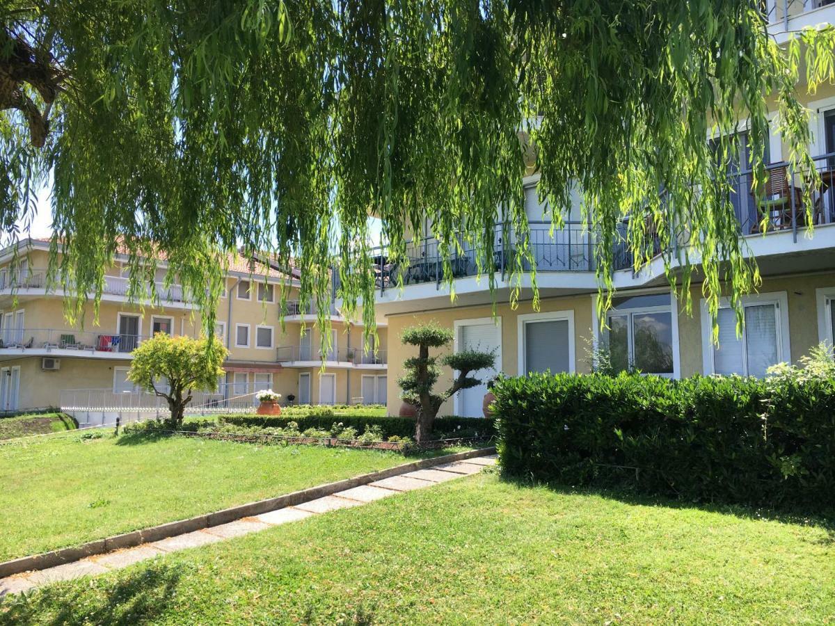 Costa D'oro Lake Apartment