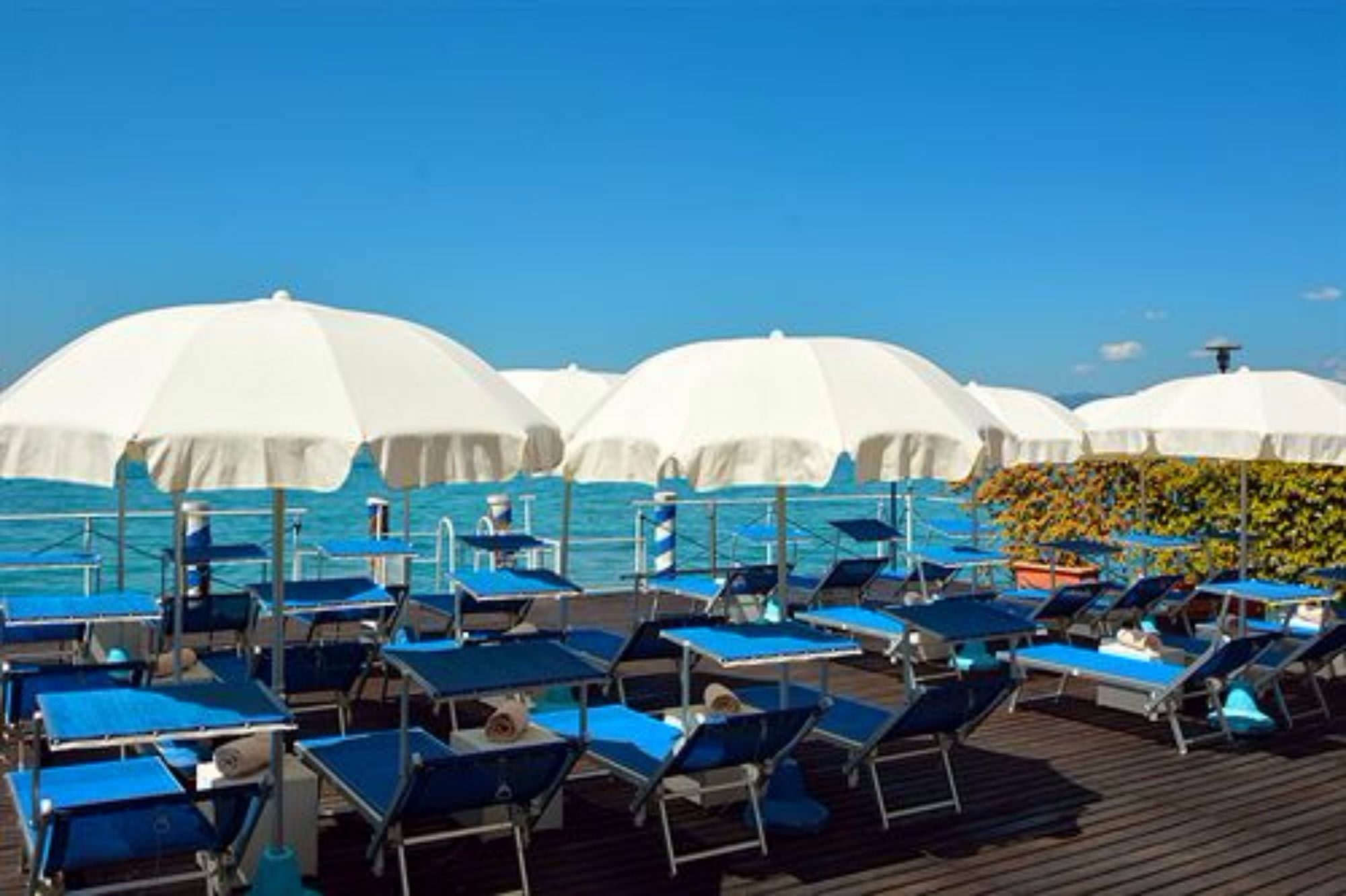 Eden Khách sạn 4*