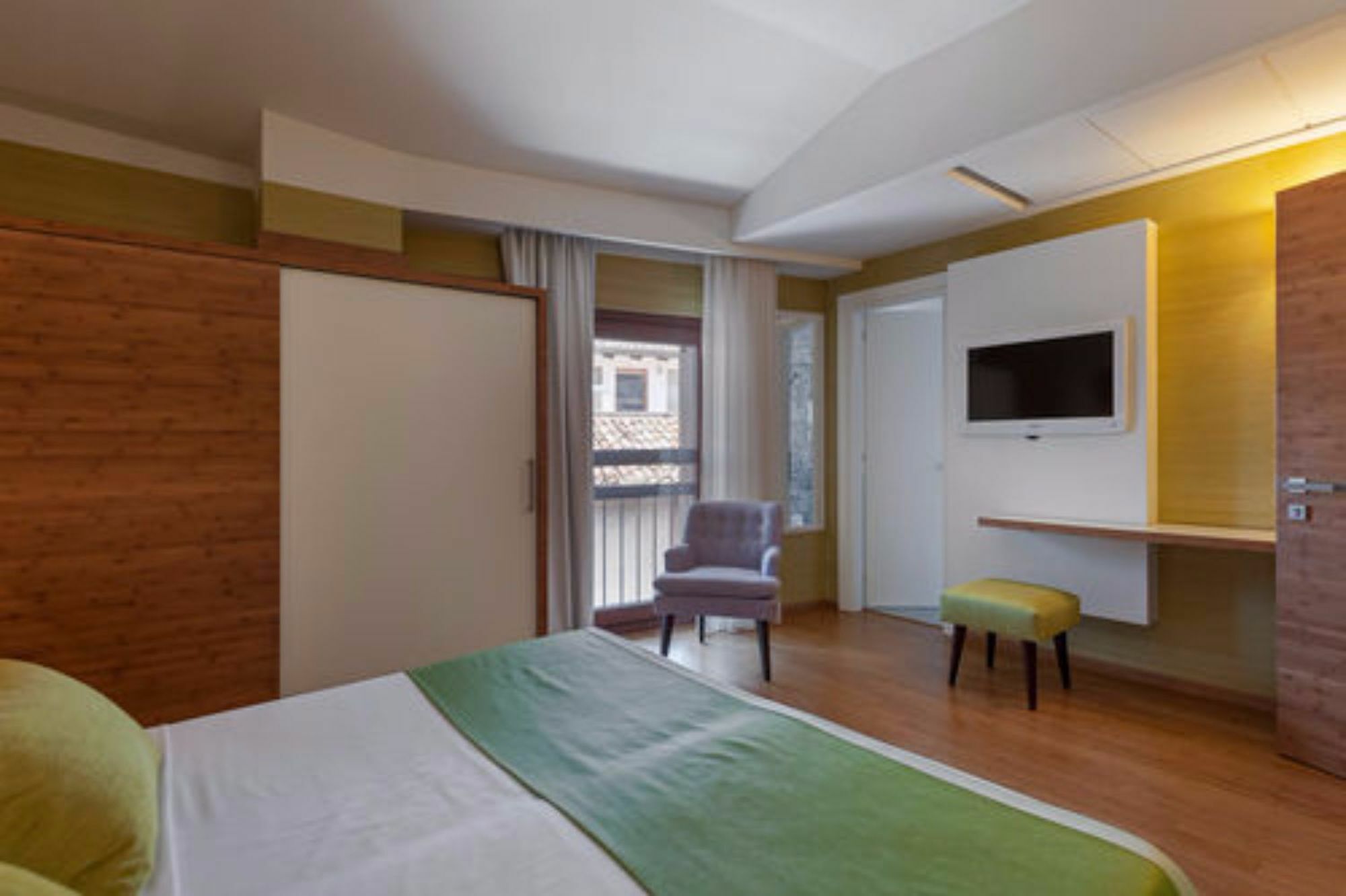 Khách sạn Eden 4*