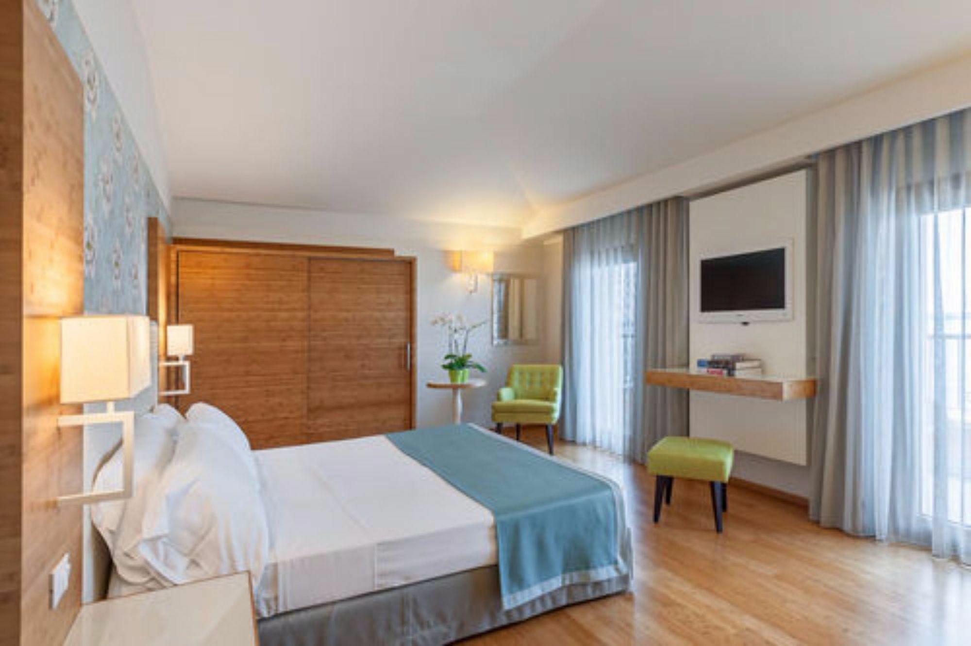 Khách sạn Eden 4*