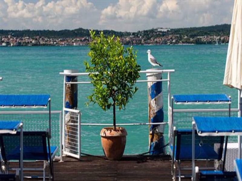 Eden Khách sạn 4*