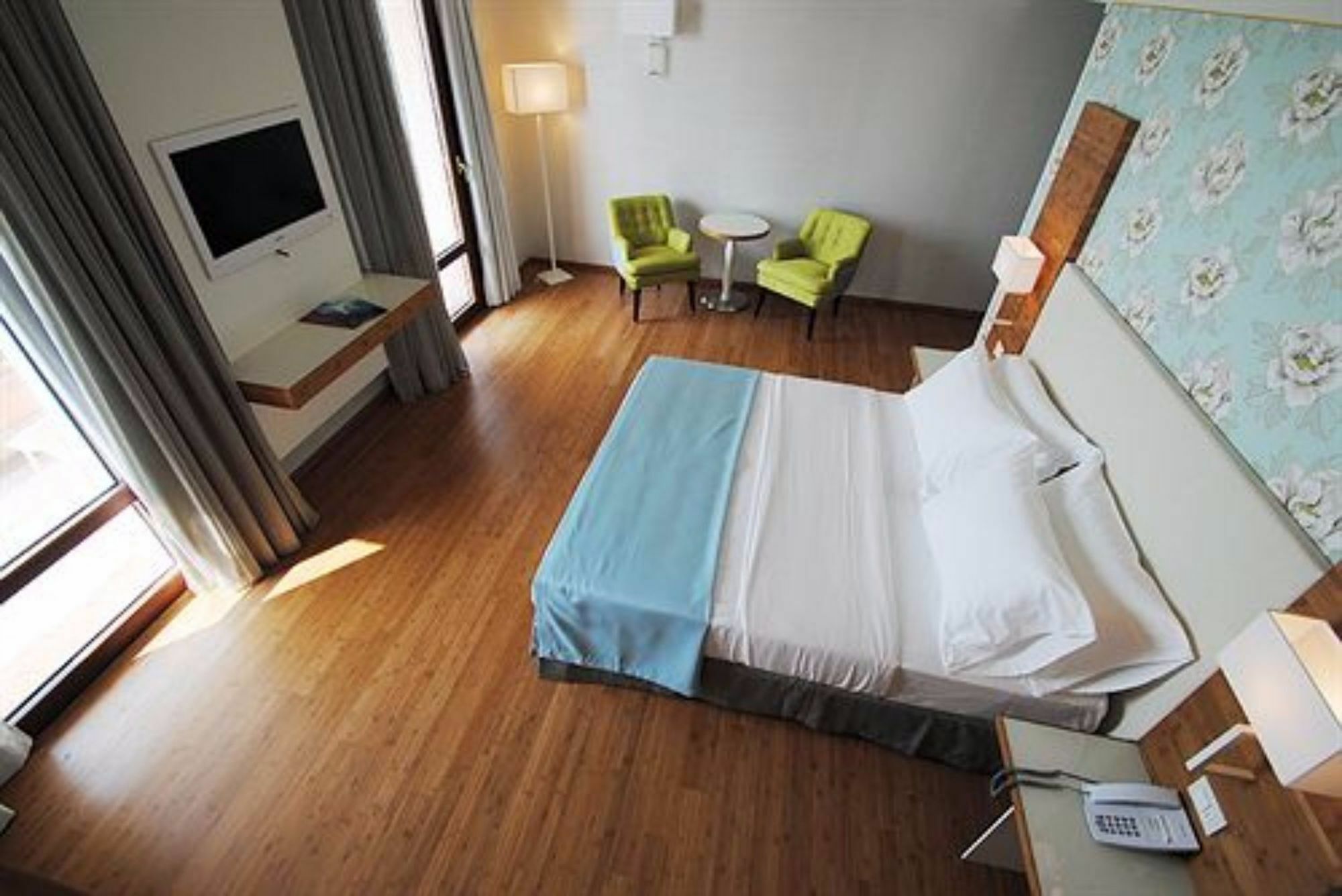 Khách sạn Eden 4*