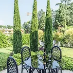 La Casa Rosa
