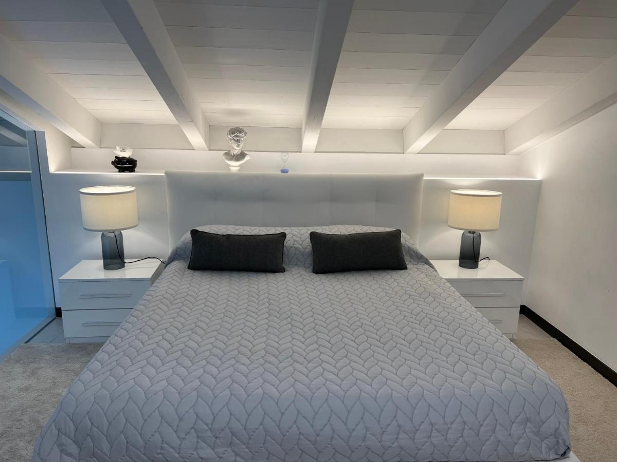 Paganini And Apartament