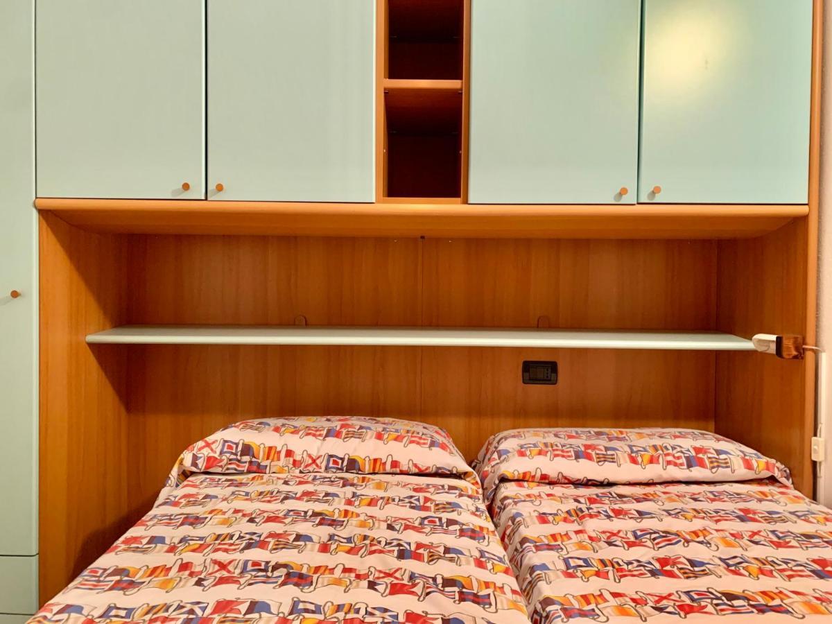 Apartament Yellow Apt *