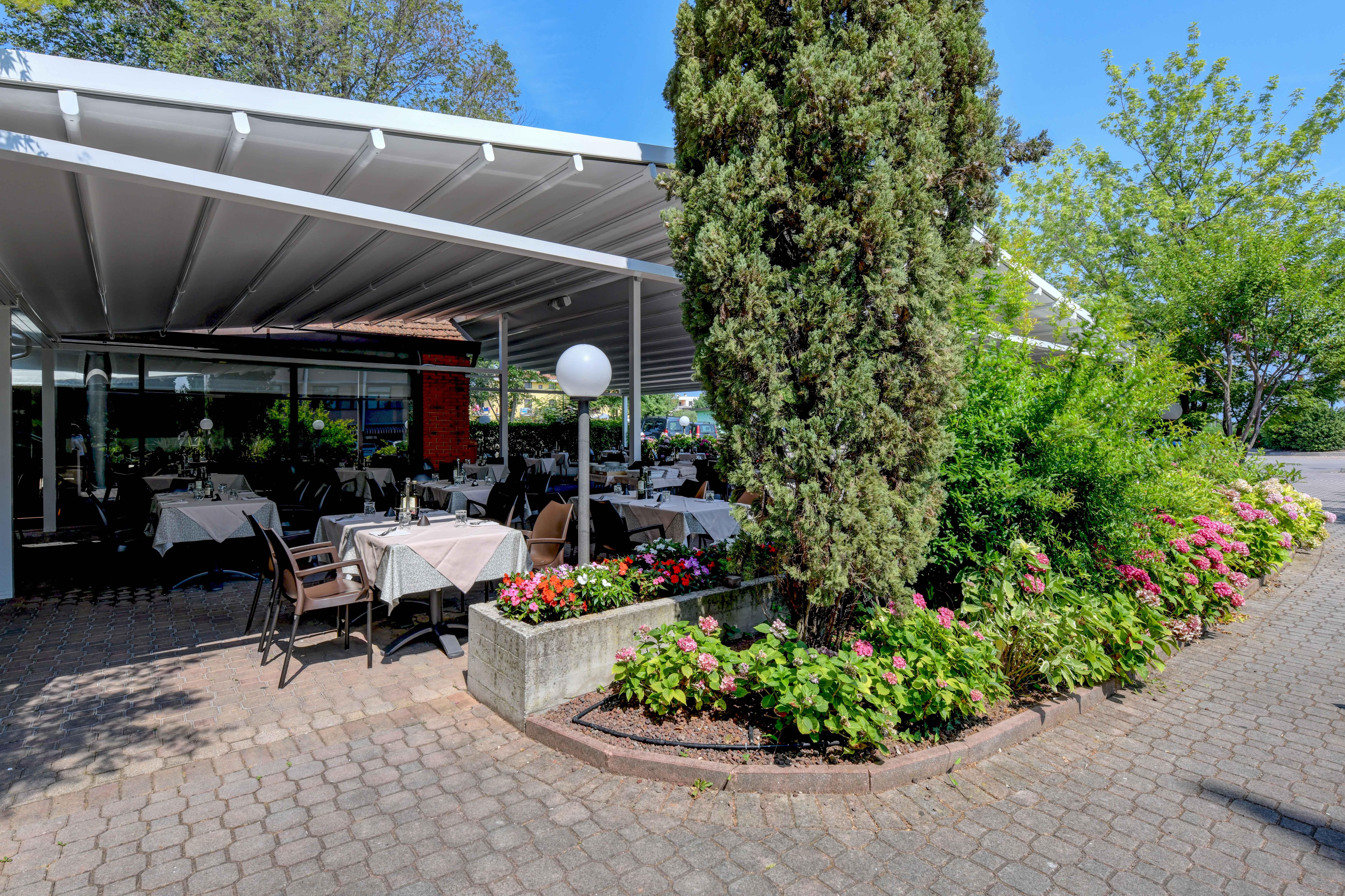 Riel Hotel
