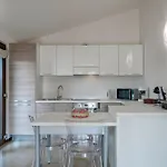 Casa Lugana 15 - Monolocale Con Piscina Fronte Lago