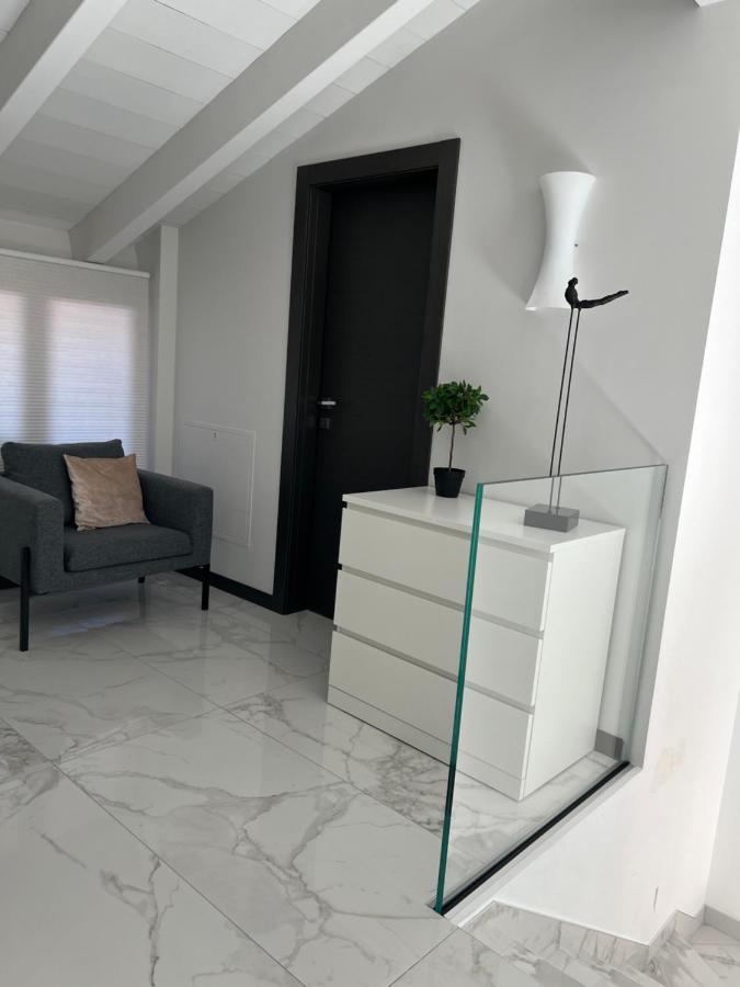 Paganini And Apartment *