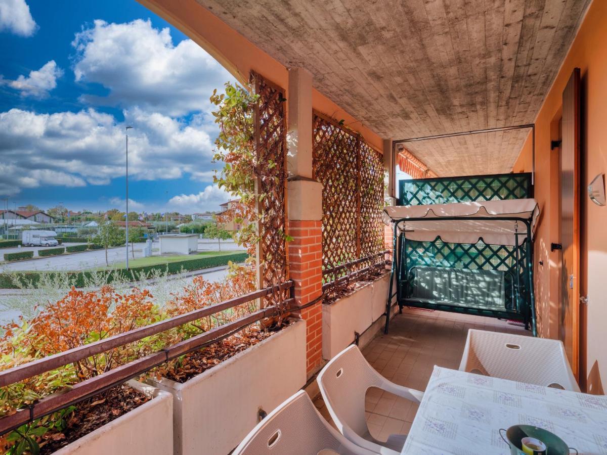 Flowered Balcony - 2 Bedrooms Apartment *