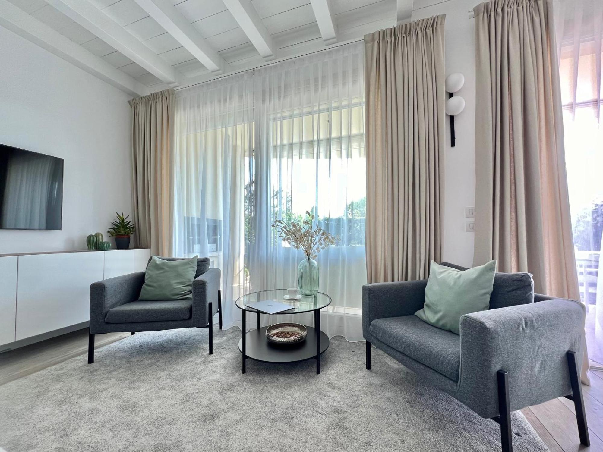 Paganini And Apartment