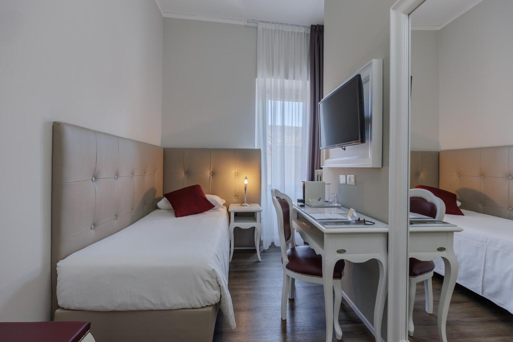 Hotel Degli Oleandri 3*